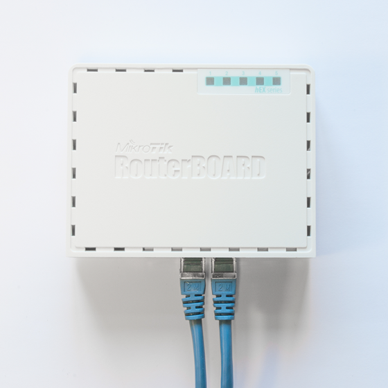 MikroTik hEX Router, 256MB RAM, 5×G-LAN, microSD, USB, RouterOS L4 (RB750Gr3)